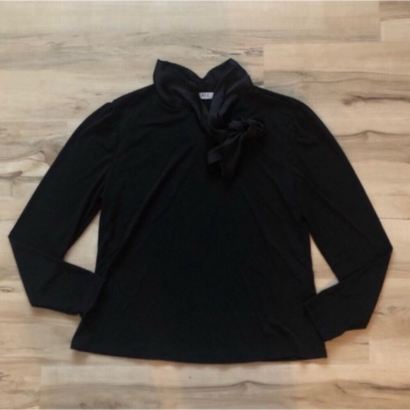 Suzy Shier Black Blouse with Bow Detail - Picture 4 of 9